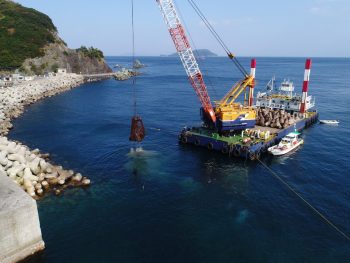 漁港施設機能強化事業　小黒漁港防波堤基礎(第2期)工事