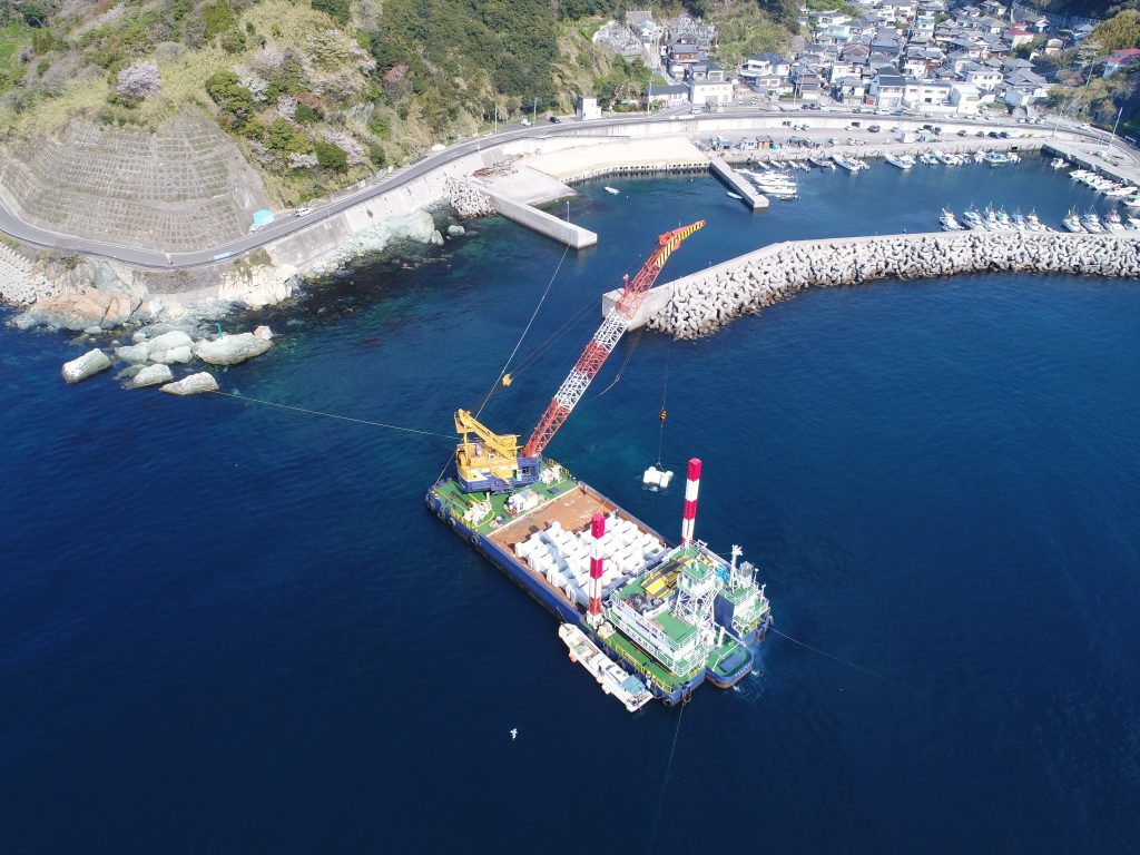 漁港施設機能強化事業小黒漁港防波堤基礎工事